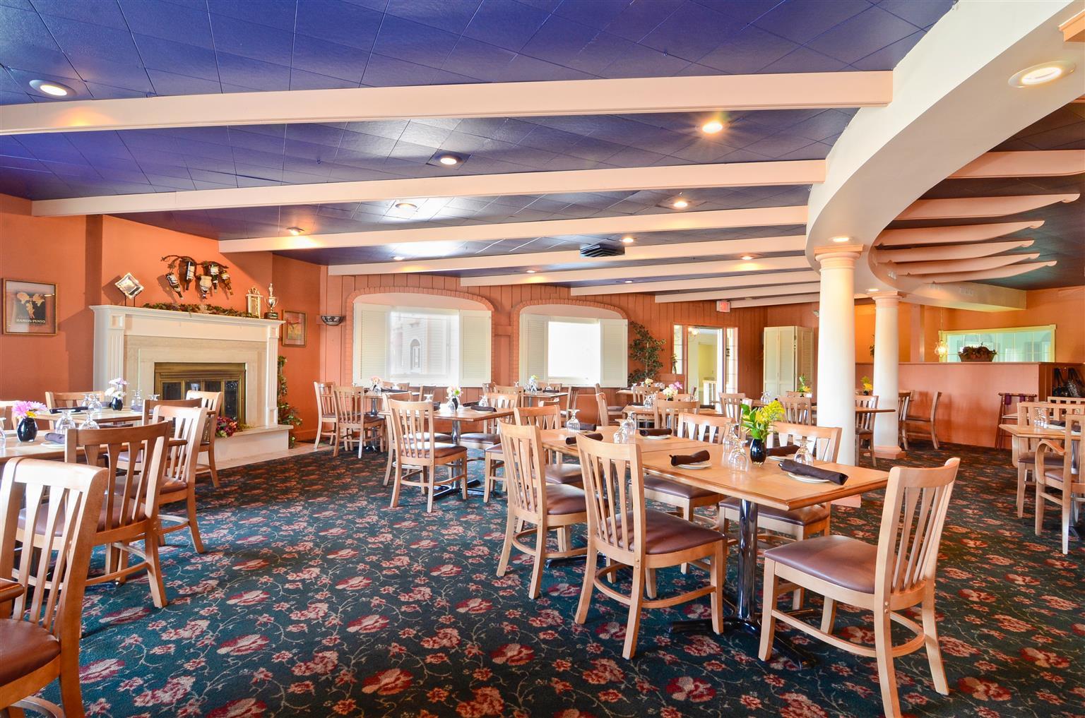 Magnuson Grand Pioneer Inn And Suites Escanaba Restaurant foto