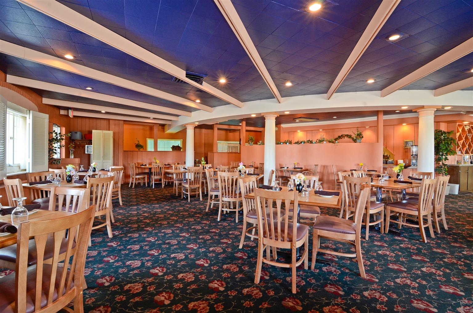 Magnuson Grand Pioneer Inn And Suites Escanaba Restaurant foto