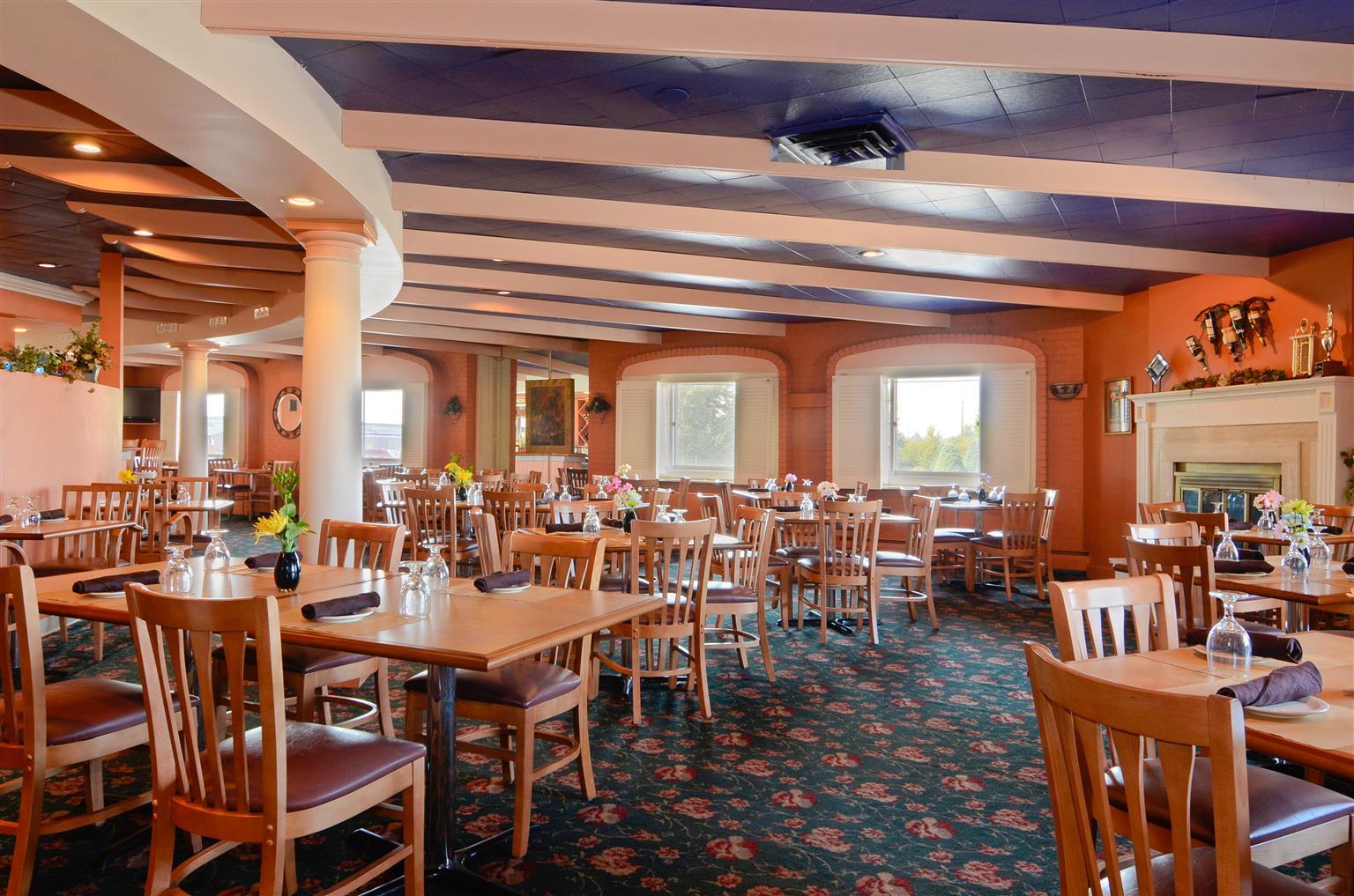 Magnuson Grand Pioneer Inn And Suites Escanaba Restaurant foto
