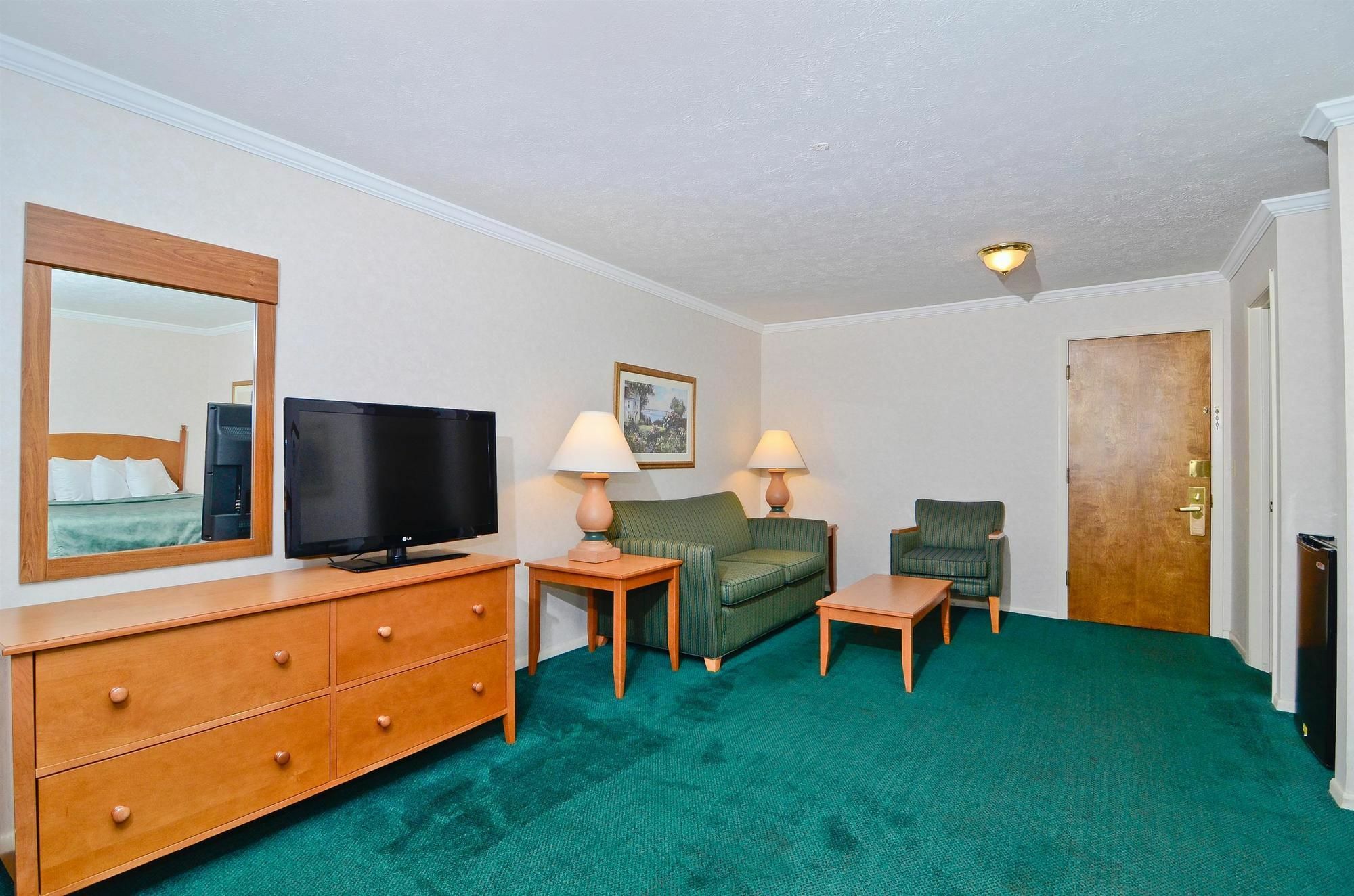Magnuson Grand Pioneer Inn And Suites Escanaba Exterior foto